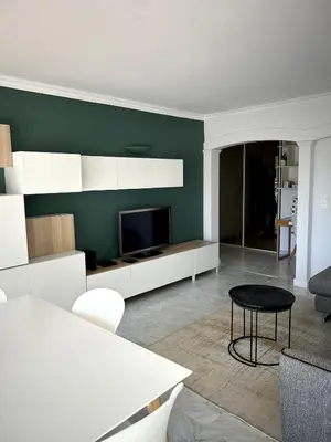 Coin salon dans l'établissement Appartement à Antibes avec terrasse ensoleillée