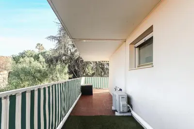 Balcon ou terrasse dans l'établissement Appartement à Antibes avec terrasse ensoleillée