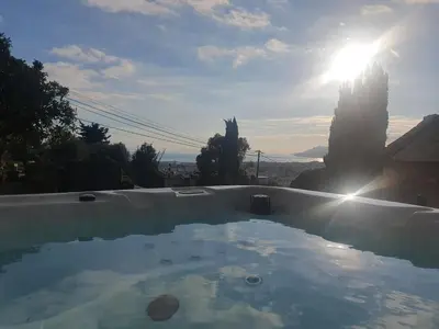 Piscine de l'établissement chambre jaccuzi vue mer ou située à proximité