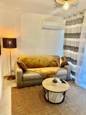 Coin salon dans l'établissement Appartement Cosy, Calme et Climatisé proche centre