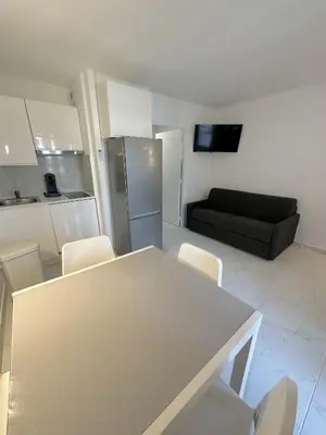 Cuisine ou kitchenette dans l'établissement Résidence Graziella Studio 406