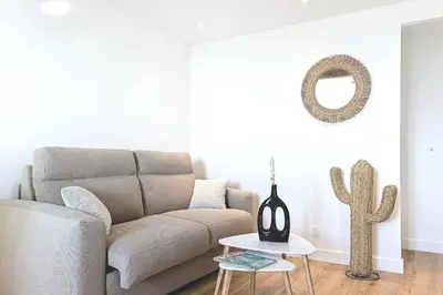 Coin salon dans l'établissement Joli 2 pièces calme & vue au coeur de Biot village