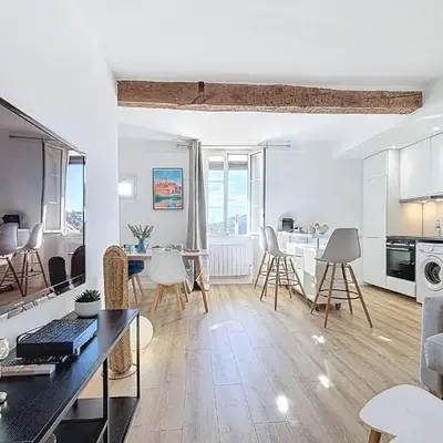 Sunny & Calm 2-Room Apartment in the Heart of Biot