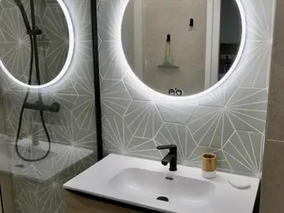 Salle de bains dans l'établissement Studio vue mer climatisé, 2 à 4 pers., parking en option à Villeneuve-Loubet Plage - FR-1-252A-131
