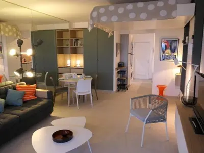 Coin salon dans l'établissement Studio vue mer climatisé, 2 à 4 pers., parking en option à Villeneuve-Loubet Plage - FR-1-252A-131