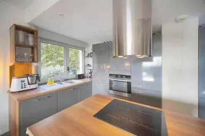 Cuisine ou kitchenette dans l'établissement FRGK 'Diane Elegance and Comfort in Antibes'
