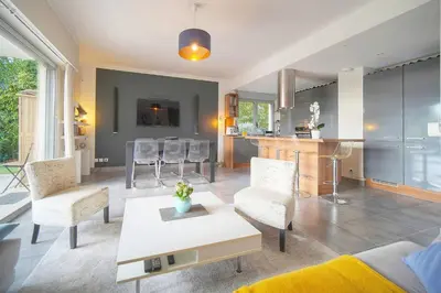 Coin salon dans l'établissement FRGK 'Diane Elegance and Comfort in Antibes'