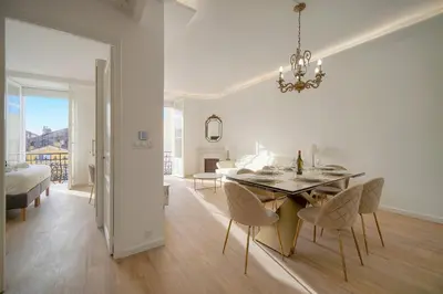 Plan de l'établissement Luxueux 3 chambres BALCON, CARRE D'OR- COEUR DE CANNES A3B129