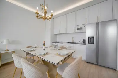 Cuisine ou kitchenette dans l'établissement Luxueux 3 chambres BALCON, CARRE D'OR- COEUR DE CANNES A3B129