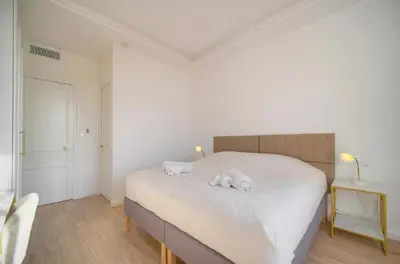 Un ou plusieurs lits dans un hébergement de l'établissement Luxueux 3 chambres BALCON, CARRE D'OR- COEUR DE CANNES A3B129