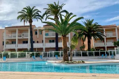 Piscine de l'établissement Golfe Juan - 4 People - Swimming Pool - Parking ou située à proximité