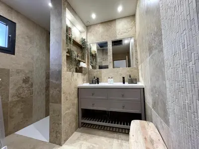 Salle de bains dans l'établissement La Bergerie Cannoise