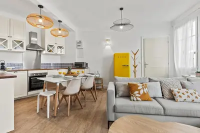 Cuisine ou kitchenette dans l'établissement Beautiful and Cozy 3 bedrooms in Antibes