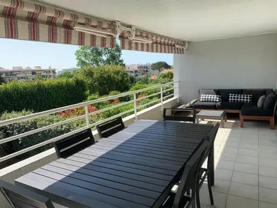 Balcon ou terrasse dans l'établissement Charmant 3 pièces vue mer