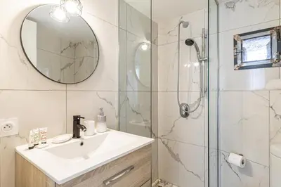 Salle de bains dans l'établissement 13 ANDRE2 - Very nice duplex apartment, 100m from La Croisette and beaches