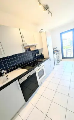 Cuisine ou kitchenette dans l'établissement Ref FLORIAN by Palmes dProperties
