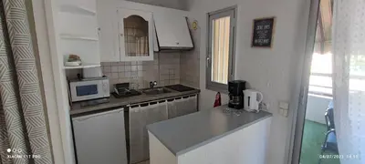 Cuisine ou kitchenette dans l'établissement studio proche gare et ville