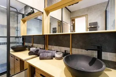 Cuisine ou kitchenette dans l'établissement Les jardins de la mer