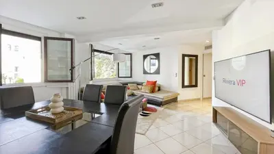 Coin salon dans l'établissement Luxurious 3-Bedroom Apartment in Heart of Cannes