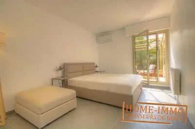 Un ou plusieurs lits dans un hébergement de l'établissement Charming 2 rooms in RDJ Golfe Juan