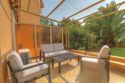 Jardin de l'établissement Charming 2 rooms in RDJ Golfe Juan