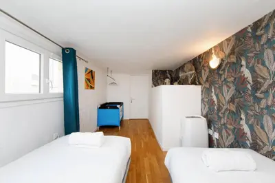 Un ou plusieurs lits dans un hébergement de l'établissement Upstays Quiet 56m² House Cannes