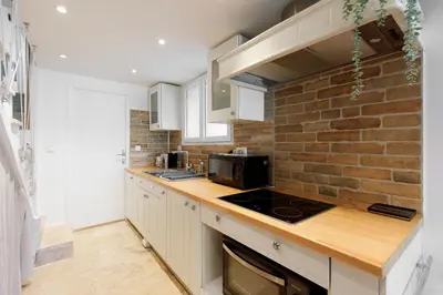 Cuisine ou kitchenette dans l'établissement Upstays Quiet 56m² House Cannes
