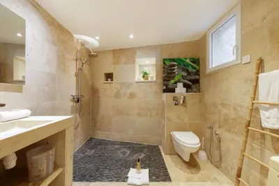 Salle de bains dans l'établissement Upstays Quiet 56m² House Cannes