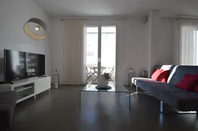 Télévision ou salle de divertissement dans l'établissement 
