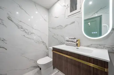 Salle de bains dans l'établissement Bel appartement centre Cannes 1min de la Croisette