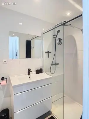 Salle de bains dans l'établissement Studio Le Saint Honorât Juan les pins