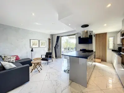 Cuisine ou kitchenette dans l'établissement Stylish 1-bedroom apartment with sea view on La Croisette