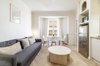 Coin salon dans l'établissement Cannes banana apartment