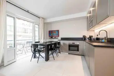 Cuisine ou kitchenette dans l'établissement Pasteur Luxury apartment la Croisette