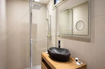 Salle de bains dans l'établissement One bedroom apartment with beautiful sea view