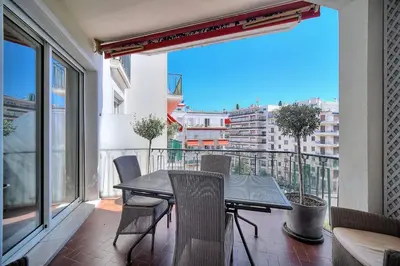 Balcon ou terrasse dans l'établissement REF 1482 - Cannes Back Croisette - Apartment for rent