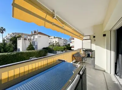 Balcon ou terrasse dans l'établissement Appartement Moderne à Cannes