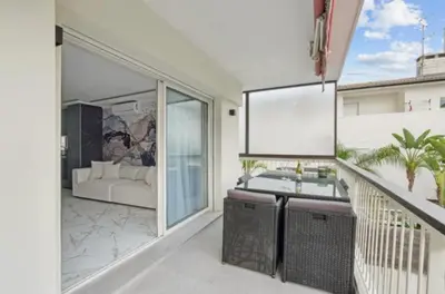 Balcon ou terrasse dans l'établissement Appartement Moderne à Cannes