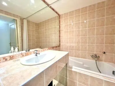 Salle de bains dans l'établissement Very bright T2 near beach