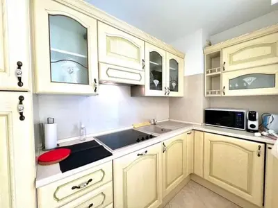 Cuisine ou kitchenette dans l'établissement Very bright T2 near beach