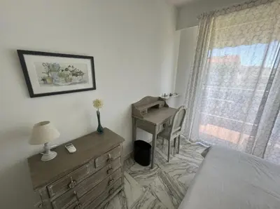 Un ou plusieurs lits dans un hébergement de l'établissement Cozy one bedroom apartment with balcony and parking