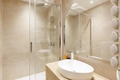 Salle de bains dans l'établissement Palais Miramar YourHostHelper