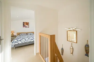 Un ou plusieurs lits dans un hébergement de l'établissement Les Voiles d Azur, Duplex moderne avec vue sur le port et la mer, à 2 minutes des plages