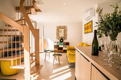 Plan de l'établissement Les Voiles d Azur, Duplex moderne avec vue sur le port et la mer, à 2 minutes des plages