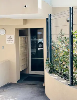 Plan de l'établissement Les Voiles d Azur, Duplex moderne avec vue sur le port et la mer, à 2 minutes des plages