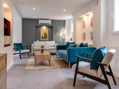 Coin salon dans l'établissement Jolie maison familiale - 2km port et plages - CX