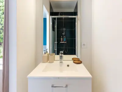 Salle de bains dans l'établissement Jolie maison familiale - 2km port et plages - CX