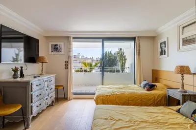 Un ou plusieurs lits dans un hébergement de l'établissement REF 823 - Cannes Center - Duplex apartment for rent