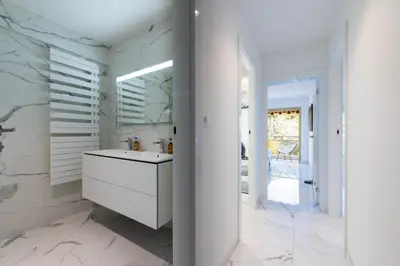 Salle de bains dans l'établissement Spacious 2-Br Apartment in a Residence with Pool