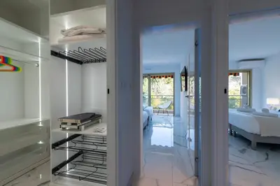 Un ou plusieurs lits dans un hébergement de l'établissement Spacious 2-Br Apartment in a Residence with Pool